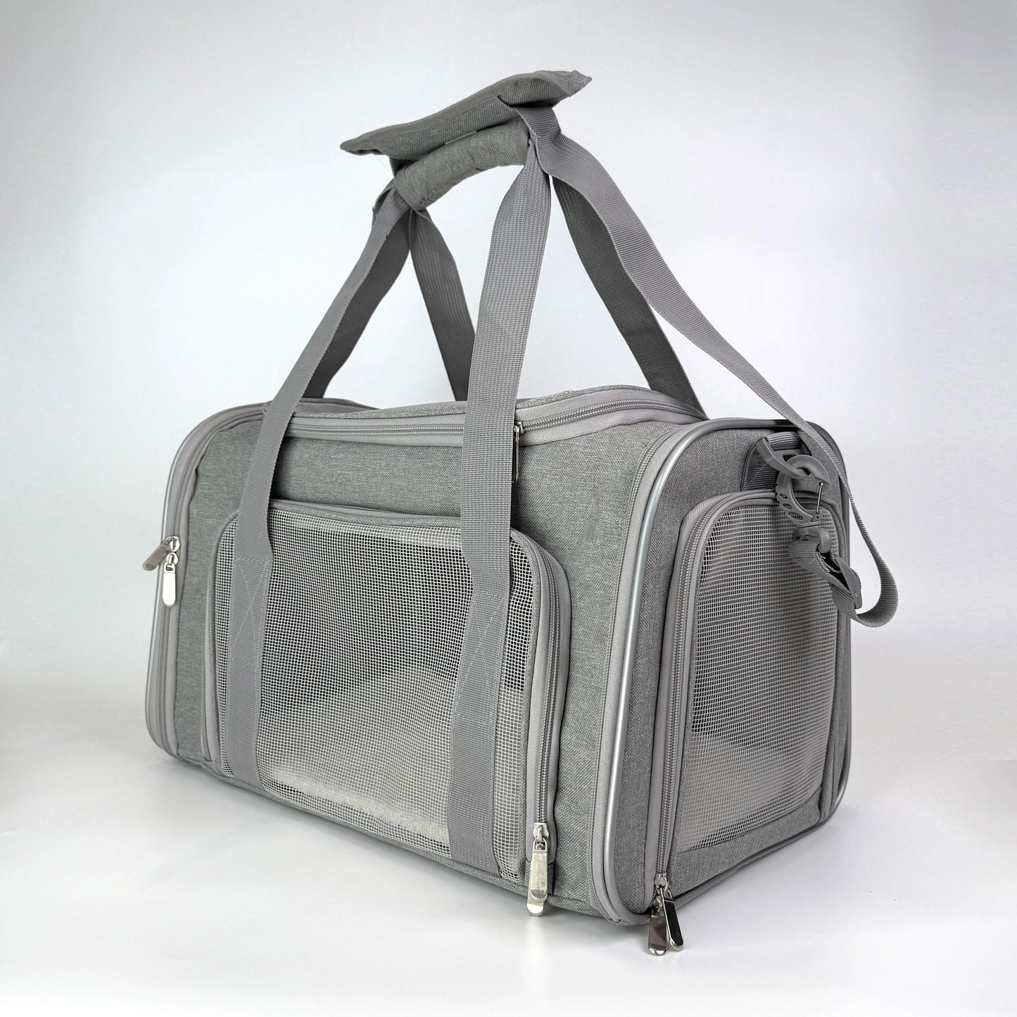 Portable Pet Carrier for Large Cats and Small Dogs, Airline-Approved Soft Travel Case with Breathable Mesh, Foldable Design for Outdoor, Car, and Airplane Use