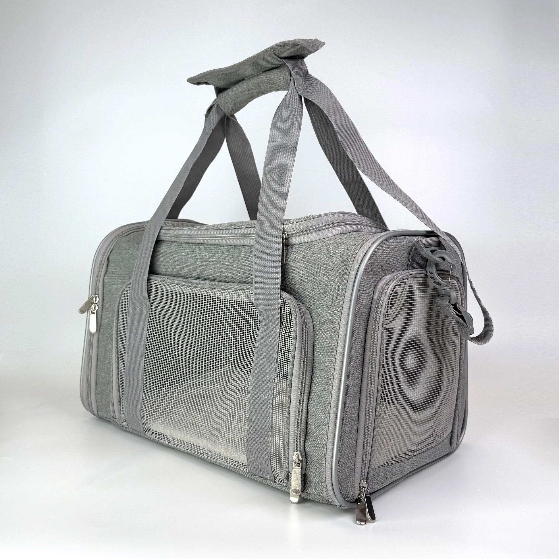 Portable Pet Carrier for Large Cats and Small Dogs, Airline-Approved Soft Travel Case with Breathable Mesh, Foldable Design for Outdoor, Car, and Airplane Use